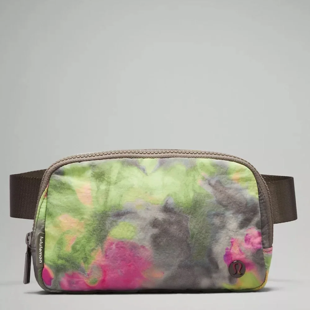 🔥LULULEMON EVERYWHERE BELT BAG 1L-HYPER DYE MULTI/ROVER PRINT🔥 - Picture 2 of 16